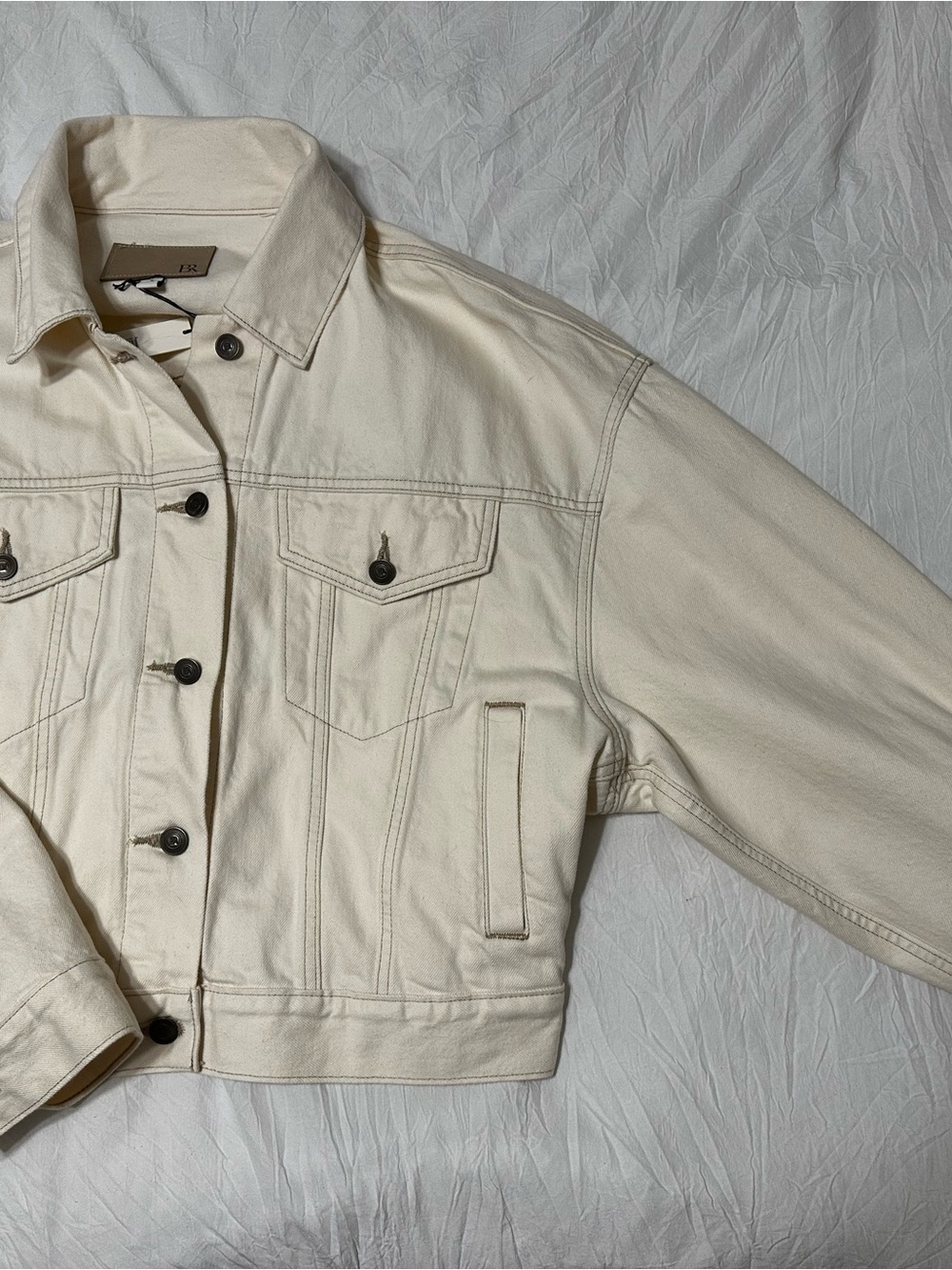 NEW WITH TAGS Banana Republic Cream Cropped Denim Jacket - Balloon-Style Sleeve